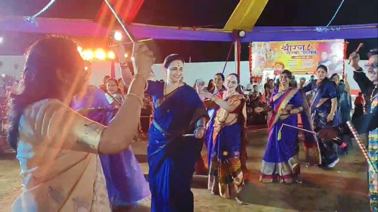 यावेळी आमदार राजेश बकाने, शीतल भोयर, जयश्री गफाट, अर्चना वानखेडे, सुनील गफाट यांच्यासह इतर मान्यवर उपस्थित होते. चित्रा वाघ यांनी उत्सवात सक्रिय सहभाग घेतला. त्यामुळे महिलांमध्ये विशेष उत्साह संचारला होता.