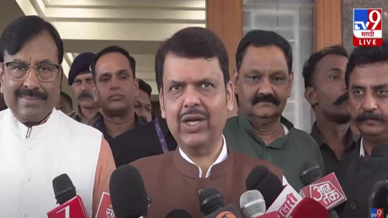 CM Fadnavis :  मराठवाड्यातील पूरस्थितीचा आढावा घेतल्यानंतर मुख्यमंत्र्यांनी दिले थेट निर्देश, म्हणाले...