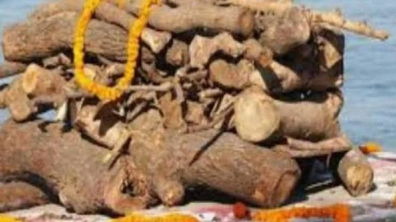 Antim Sanskar: हिंदू धर्मात रात्री का नाही करत अंत्यसंस्कार? गरुड पुराणात दडलंय मोठं रहस्य