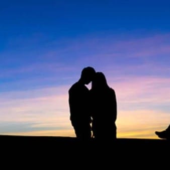 पतीने दारुच्या नशेत पत्नीला संपवल्यामुळे आता त्या दाम्पत्याची दोन छोटी मुले आईच्या मायेला पोरकी झाली आहेत. हा सर्व प्रकार कोरची तालुक्यातील सोनपूर या गावी घडला.