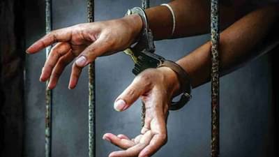 हातात हिरवी सुटकेस, रेल्वे स्टेशनवर पोलिसांनी तरुणाला पकडलं, आत जे निघालं ते पाहून पोलीसही हादरले