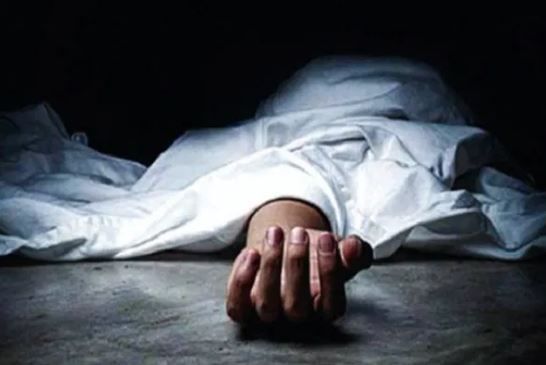 मृत महिला 27 वर्षांची होती. तिचे नाव मंजू असे होते. तर मंजूला ठार करून आत्महत्या केलेल्या व्यक्तीचे नाव धर्मशीलम असे होते. तो 30 वर्षांचा होता. तो नुकताच दुबईहून आपल्या पत्नीकडे परतला होता. 