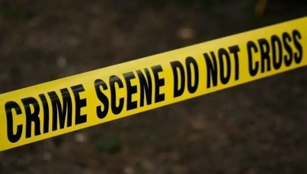 तर मृत धर्मशीलम याने गळफास घेऊन आत्महत्या केल्याचे दिसून आले. मृत पती-पती दोघेही उल्लामच्या मुख्य रस्त्यावर भाड्याने खोली घेऊन राहात होते. पोलीस या प्रकरणाची चौकशी करत असून धर्मशीलम याने आपल्या पत्नीला नेमके का मारले याचा शोध घेतला जात आहे.     