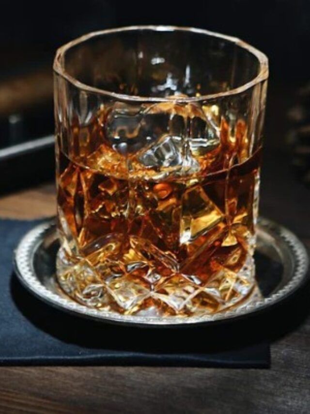 ब्ल्यु लेबल पेक्षाही महागडी जॉनी वॉकरची ही व्हिस्की, किंमत इतकी की..