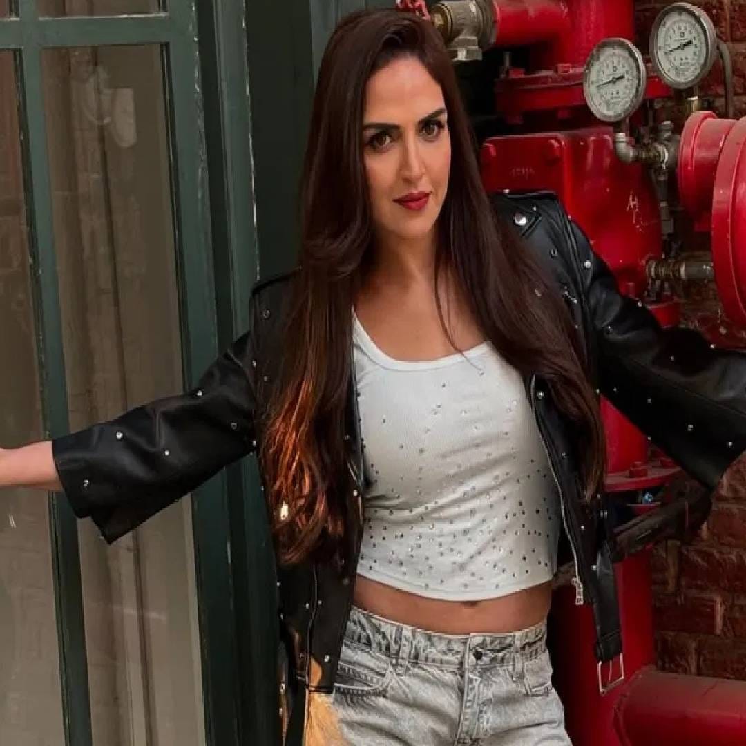 मेघनासोबत भरतचा फोटो समोर आल्यानंतर ईशा देओलची सुद्धा चर्चा झाली आहे. ईशाच 2012 साली भरतसोबत लग्न झालेलं. लग्नानंतर ती  सासरी गेल्यानंतर प्रत्येकाने तिचं स्वागत केलेलं. पण सासरी तिच्यावर एक गोष्टीची बंदी होती. 