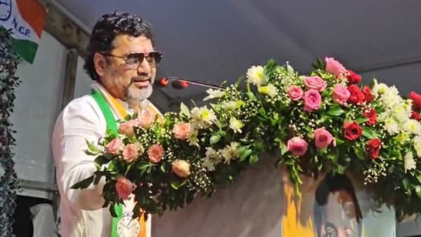 माझा हात रिकामी, काहीतरी काम द्या...; धनंजय मुंडेंची भर सभेत मागणी
