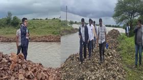 वडिलांच्या अंत्यसंस्कारानंतर अधिकाऱ्याने पूरग्रस्तांसाठी घेतली धाव