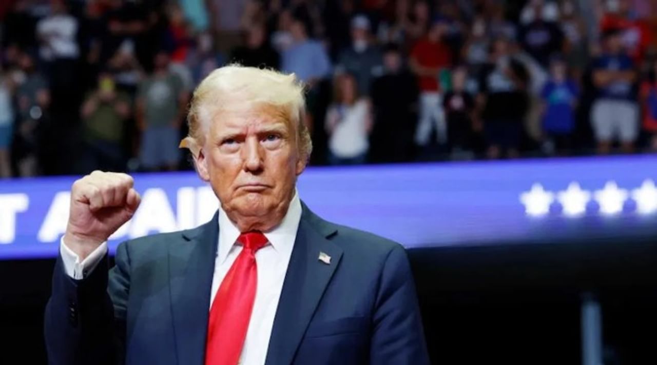 अमेरिकेचे राष्ट्राध्यक्ष डोनाल्ड ट्रम्प यांनी भारतावर 50 टक्के टॅरिफ लावलेला आहे. या टॅरिफमुळे भारत आणि अमेरिका यांच्यातील संबंध कमालीचे ताणले गेले आहेत. असे असतानाच आता डोनाल्ड ट्रम्प यांनी ब्रिटनच्या दौऱ्यावर असताना भारताविषयी मोठे विधान केले आहे. 