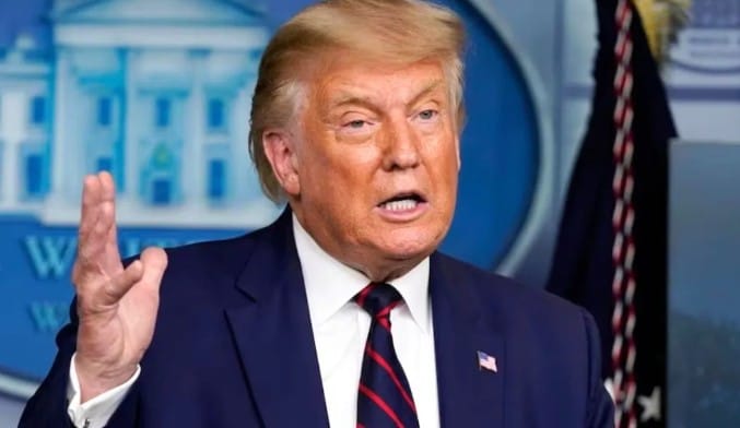 अमेरिकेचे राष्ट्राध्यक्ष डोनाल्ड ट्रम्प यांनी भारतावर लादलेल्या 50 टक्के टॅरिफमुळे जगभरात अस्वस्थता आहे. खुद्द अमेरिकेतही ट्रम्प यांच्या निर्णयाला कडाडून विरोध केला जात आहे. भारतावर लादलेल्या या टॅरिफमुळे अमेरिकेचेच नुकसान होण्याची शक्यता तिथल्याच तज्ज्ञांकडून व्यक्त केली जात आहे. 