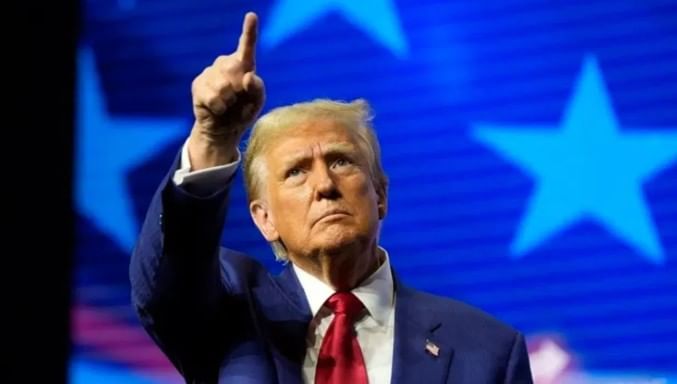 ट्रम्प यांनी ब्रिटनच्या दौऱ्यावर असताना युरोपीय देशांवर टीका केली. युरोपीय देश रशियाकडून मोठ्या प्रमाणात तेलाची खरेदी करत आहेत. मी भारत आणि पंतप्रधान नरेंद्र मोदी यांच्या खूप जवळ आहे, असे ट्रम्प म्हणाले.