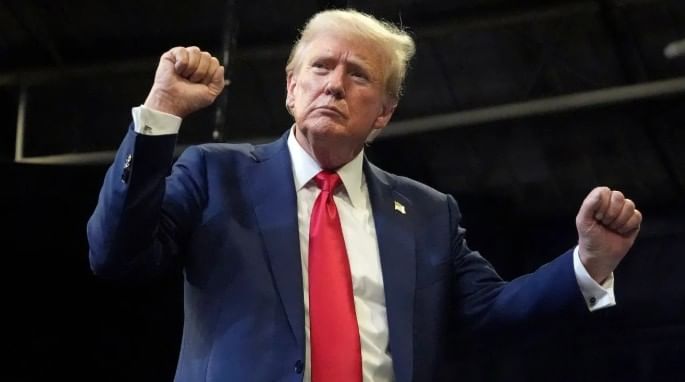 तसेच, मी अलिकडेच त्यांच्याशी चर्चा केली. त्यांना वाढदिवसाच्या शुभेच्छा दिल्या. मोदी आणि माझ्याच खूप चांगले संबंध आहेत. मात्र तुम्हाला माहिती आहे की मी त्यांच्यावरही टॅरिफ लावला आहे, असेही ट्रम्प भारताविषयी म्हणाले. तसेच सध्या चीनदेखील अमेरिकेला मोठ्या प्रमाणात टॅरिफ देत आहे, असा उल्लेख करायलाही ते विसरले नाहीत.