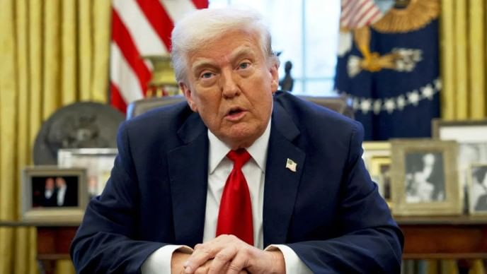 मी अजूनही काही निर्णय घेऊ शकतो. मात्र मी ज्यांच्यासाठी लढत आहे, त्यांच्याविरोधात मला अशा प्रकारचे निर्णय घ्यायचे नाहीत. तेलाची किंमत कमी झाली तर रशिया समेट घडवून आणायला तयार होईल, असे मत ट्रम्प यांनी व्यक्त केले. युरोपीय देशांकडून रशियाकडून तेल खरेदी केले जात आहे. ही तेलखरेदी कमी करावी असे ट्रम्प यांना सूचवायचे होते.