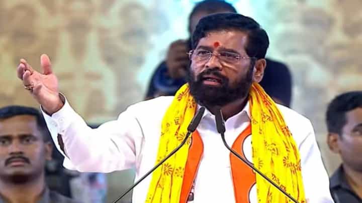 Shivsena Dasara Melava : शिंदेंच्या घोषणेनंतर दसरा मेळाव्याचं ठिकाण बदललं, आझाद मैदान नव्हे आता इथे शिवसैनिक एकवटणार Shivsena Dasara Melava : शिंदेंच्या घोषणेनंतर दसरा मेळाव्याचं ठिकाण बदललं, आझाद मैदान नव्हे आता इथे शिवसैनिक एकवटणार