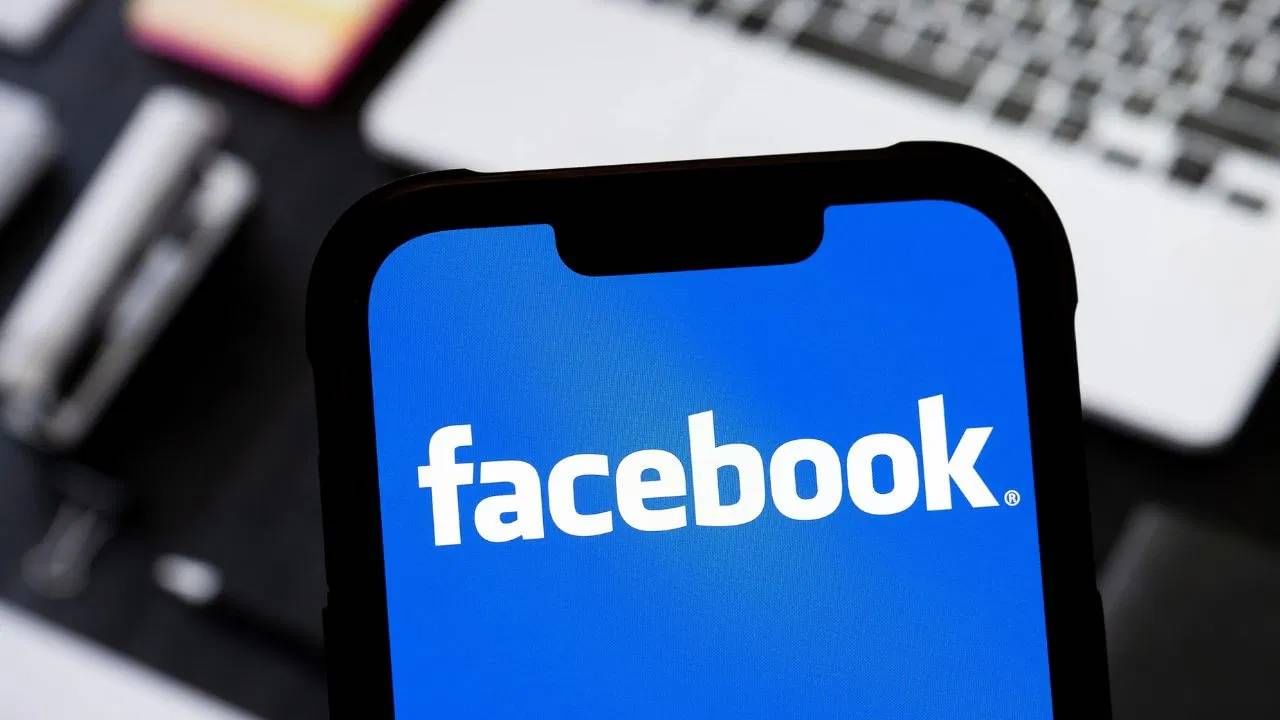 खरं तर, स्क्रीनशॉट घेणे हे डिव्हाइसचे एक वैशिष्ट्य आहे. जोपर्यंत डिव्हाइसवर यासाठी बटण किंवा फंक्शन सेट केले जात नाही तोपर्यंत ते करणे शक्य नाही. फेसबुक सारखी अ‍ॅप्स फक्त एक इंटरफेस देतात, ते तुमच्या फोनच्या सिस्टम कमांड नियंत्रित करू शकत नाहीत. याचा अर्थ असा की लाईक बटण तीन वेळा दाबून स्क्रीनशॉट घेणे शक्य नाही.