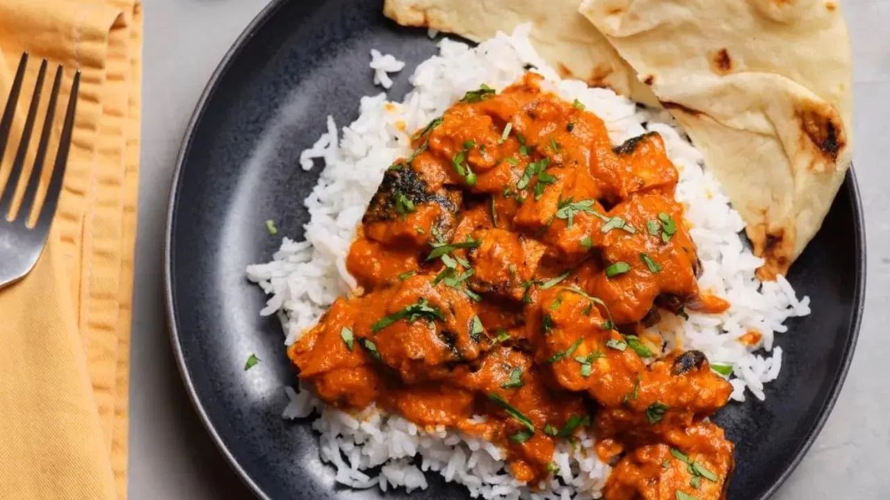 उपवासाच्या वेळी मीठ असलेले पदार्थ खाल्ले जातात आणि जर तुम्ही उपवासानंतर लगेच आम्लयुक्त पदार्थ खाल्ले तर ते पचनसंस्थेवर अधिक दबाव आणू शकतात आणि अन्न पचवण्यास त्रास होऊ शकतो, ज्यामुळे उलट्या किंवा जुलाब होऊ शकतात.