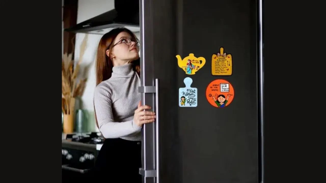 फ्रिजवर मॅग्नेट लावल्याने वीज बिल जास्त येतं असं म्हणतात. सांगायचं झालं तर, तज्ज्ञांचे म्हणणे आहे की ही पूर्णपणे अफवा आहे. फ्रिजच्या दारावर लावलेले मॅग्नेट फक्त सजावटीसाठी वापरले जातात.