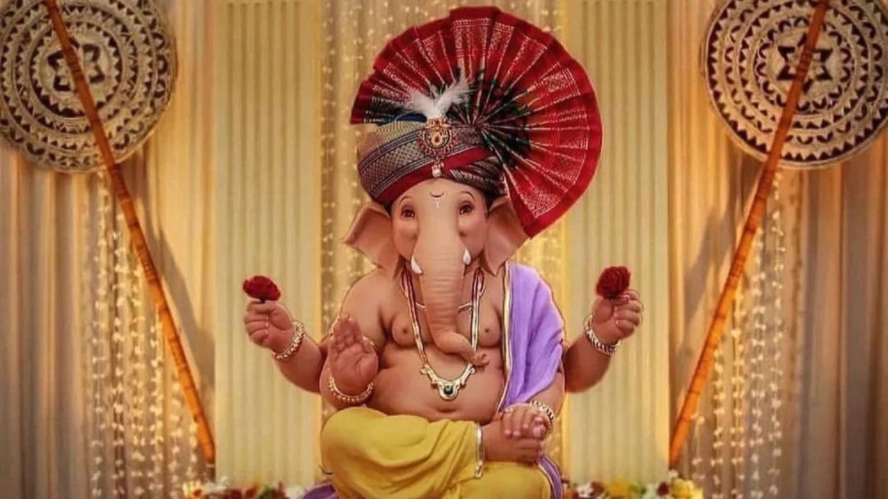 यावेळी वेद व्यासांनी गणपती बाप्पांना जवळच्या पाण्यात घेऊन जाऊन डुबकी मारायला लावली. या डुबकीने बाप्पांच्या शरीराला खूप आराम मिळाला. त्यांना थंडावा वाटला. ज्या दिवशी बाप्पांनी पाण्यात डुबकी मारली तो दिवस अनंत चतुर्दशीचा होता.