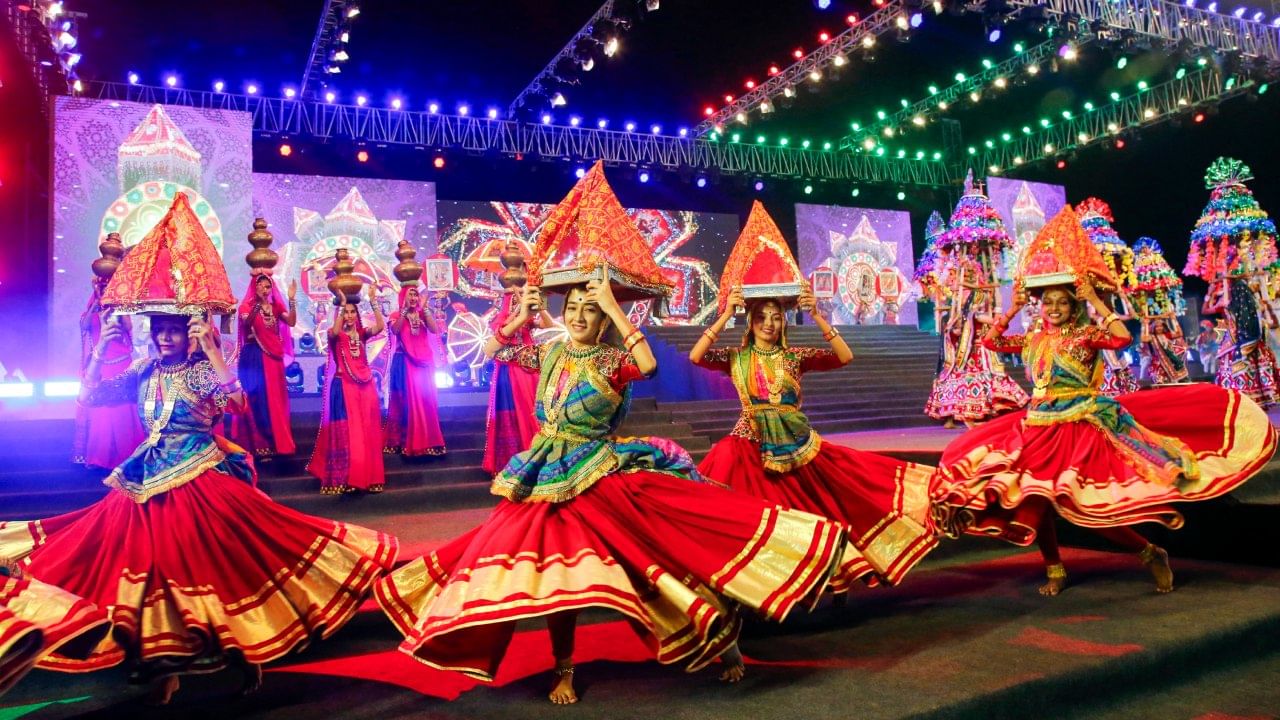 मुंबईत इथं होणार सर्वात स्पेशल नवरात्रोत्सव ? टॉप 10 गरबा कोणते? पाहा A टू Z डिटेल्स
