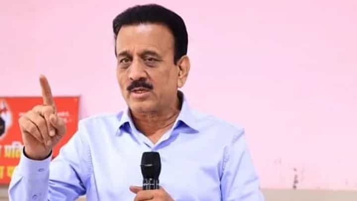 त्रास देणाऱ्यांना भाजपमध्ये घ्या म्हणजे...; गिरीश महाजनांचं 'ते' विधान चर्चेत त्रास देणाऱ्यांना भाजपमध्ये घ्या म्हणजे...; गिरीश महाजनांचं 'ते' विधान चर्चेत