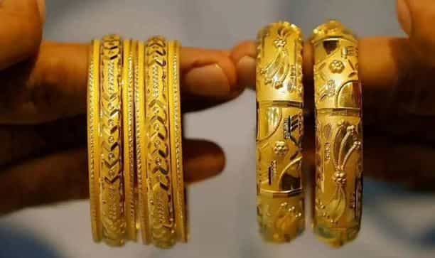 गेल्या काही दिवसांपासून सोने आणि चांदीच्या दरात सातत्याने वाढ होताना दिसत आहे. जागतिक पातळीवर घडत असलेल्या घडामोडींमुळे सोन्याचा भाव वधारलेला पाहायला मिळतो आहे.