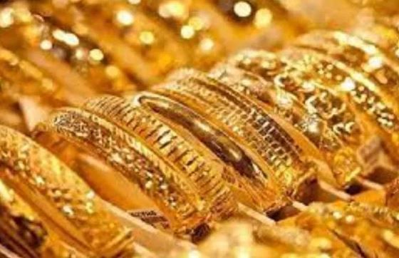 सोन्यासोबतच चांदीचा भावदेखील आश्चर्यकारकरित्या वाढताना पाहायला मिळतोय. त्यामुळे अनेक गुंतवणूकदार चांदीमध्येही मोठ्या प्रमाणात गुंतवणूक करताना दिसतायत. सध्या जळगावच्या सराफ बाजारात चांदीच्या दराने इतिहास रचला असून नवा उच्चांक प्रस्थापित केला आहे. 