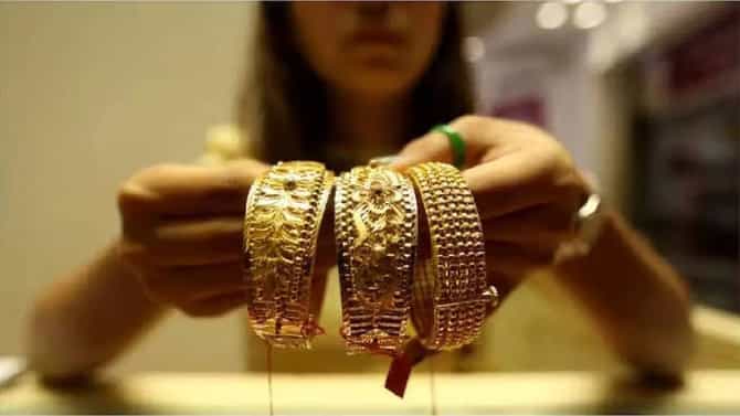 सोने 2 लाख रुपये तोळा होईल का? ‘या’ अमेरिकन कंपनीची भविष्यवाणी