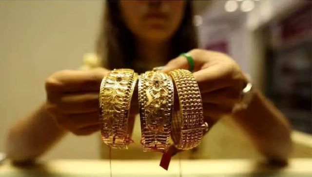 (टीप- वरच्या लेखात दिलेली माहिती ही प्राथमिक स्वरुपाची आहे. कुठेही प्रत्यक्ष वा अप्रत्यक्ष गुंतवणूक करायची असेल किंवा कोणताही आर्थिक निर्णय घ्यायचा असेल तर त्या-त्या क्षेत्रातील तज्ज्ञांचा सल्ला जरूर घ्या) 