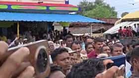 घरासमोर झोपलेली महिला अचानक झाली गायब, सत्य समोर येताच अख्ख गाव हादरलं