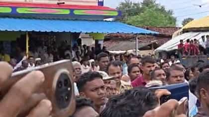 घरासमोर झोपलेली महिला अचानक झाली गायब, सत्य समोर येताच अख्ख गाव हादरलं