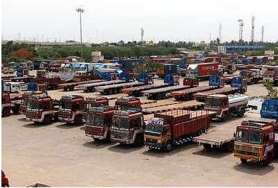 मराठा आंदोलनाने राज्यातील मालवाहतूक ठप्प, व्यापार सापडला संकटात