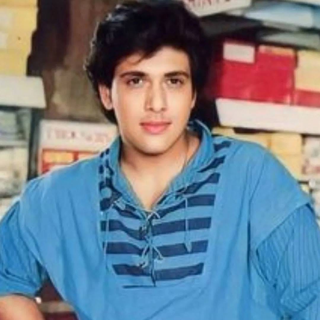 गोविंदाने पहलाज निहलानी यांच्यासोबत काम केलय. इल्जाम, शोला, शबनम आणि आंखें सारखे चित्रपट एकत्र केले. निहलानी यांनी अलीकडेच गोविंदाच्या सुरुवातीच्या दिवसाबद्दल खुलासा केलाय. पहलाज निहलानी  गोविंदासोबत लव 86 चित्रपटात काम करत होते. त्या चित्रपटात गोविंदासोबत रोहन कपूर को-स्टार होता. प्रसिद्ध प्लेबॅक सिंगर  महेंद्र कपूर यांचा तो मुलगा होता.  