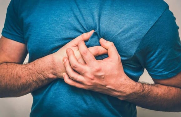 रोज संतुलित आहार घ्यायला हवा. धुम्रपान, मद्यपान यापासून दूर राहावे. खुर्चीवर बसून काम करताना प्रत्येक 30 ते 40 मनिटांनी उभे राहावे. कित्येक तास एकाच जागेवर बसू नका.  