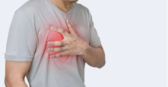 आजकाल हृदयविकाराच्या रुग्णांमध्ये मोठी वाढ झाल्याचे पाहायला मिळत आहे. विशेष म्हणजे तरुणांमध्येही हृदयविकारांच्या संख्येत वाढ झाली आहे. त्यामुळेच तरुणांपासून ते वयोवृद्धांपर्यंत सर्वांनीच योग्य काळजी घ्यावी, असे म्हटले जात आहे. 