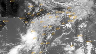 पावसाचा हाहाकार! ही 6 जिल्हे संकटात, भारतीय हवामान विभागाचा मोठा इशारा, थेट...