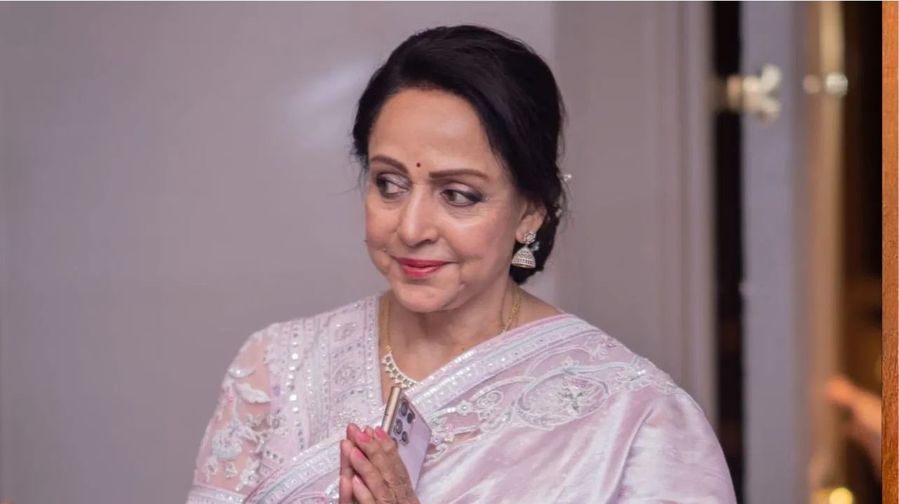 खासदार आणि अभिनेत्री हेमा मालिनी यांनी मुंबईतील 12.50 दोन अपार्टमेंट विकले, किती आहे त्यांची संपत्ती ? खासदार आणि अभिनेत्री हेमा मालिनी यांनी मुंबईतील 12.50 दोन अपार्टमेंट विकले, किती आहे त्यांची संपत्ती ?