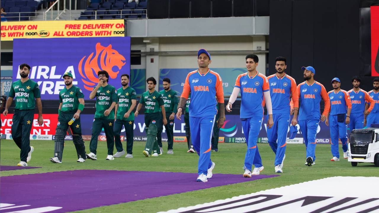 भारतीय क्रिकेट संघाने सर्वाधिक वेळा आशिया कप जिंकला आहे. संघाने आठ वेळा (1984, 1988, 1990-91, 1995, 2010, 2016, 2018 आणि 2023) वनडे स्वरूपात सात वेळा आणि टी20 स्वरूपात एकदा विजेतेपद जिंकले आहे. (फोटो- ACC)