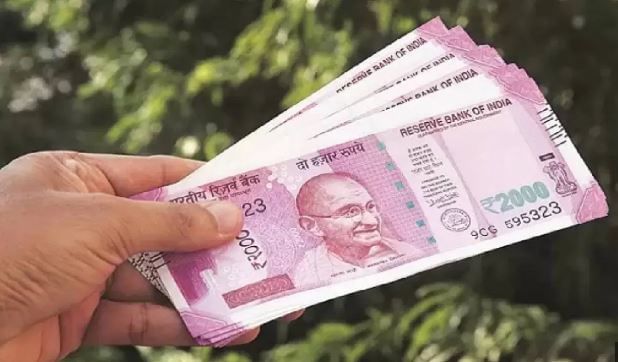 तसं पाहायचं झालं तर तुम्ही नियमानुसार घरात कितीही पैसे ठेवू शकता. म्हणजेत घरात रोकड ठेवण्याची अशी कोणतीही मर्यादा नाही. पण हे पैसे ठेवताना काही नियम आहेत. त्या नियमांचे पालन करणे गरजेचे आहे. 