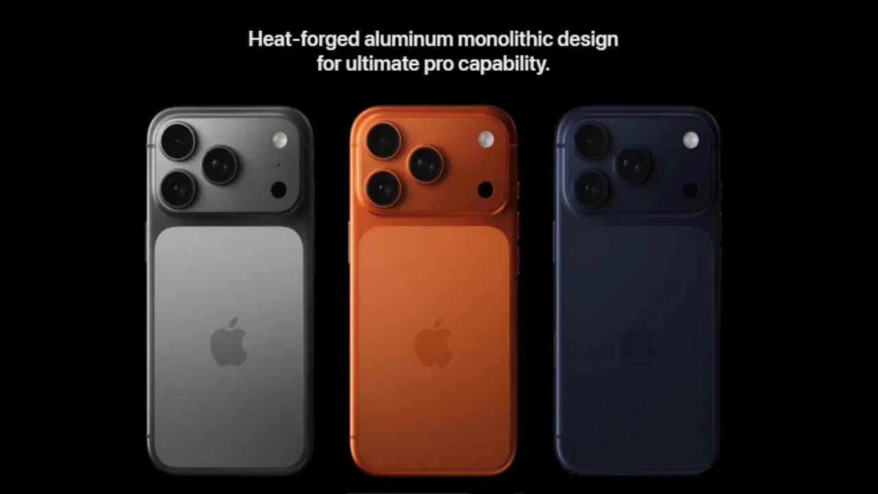 iPhone 17 Pro Price in US: अमेरिकेत iPhone 17 Pro ची सुरुवातीची किंमत $1099 (अंदाजे 97,476 रुपये) आहे, ही किंमत 256 GB व्हेरिएंटची आहे. 512 GB व्हेरिएंटची किंमत $1299 (अंदाजे 1,15,216 रुपये) आणि 1 TB व्हेरिएंटची किंमत $1499 (अंदाजे 1,32,955 रुपये) आहे.