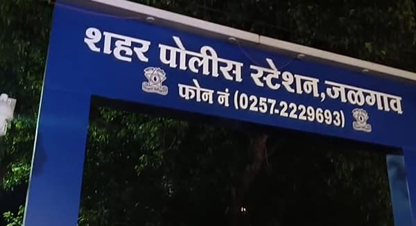 जळगावात पोलीस कर्मचाऱ्याने पश्चिम बंगालमधील महिलेला लग्नाचे आमिष देऊन तिच्यावर अत्याचार केल्याची घटना समोर आली आहे. या घटनेमुळे आता वेगवेगळ्या चर्चांना उधाण आले आहे.