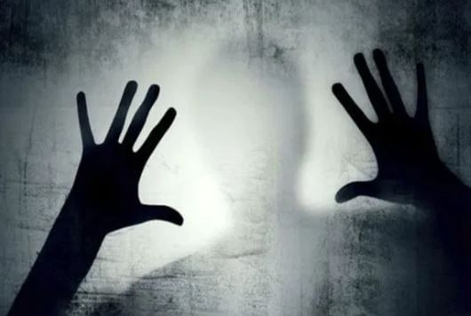 मिळालेल्या माहितीनुसार नितीन सपकाळे असे गुन्हा दाखल झालेल्या पोलीस कर्मचाऱ्याचे नाव आहे. तो जळगाव जिल्हा पोलीस दलात कॉन्स्टेबल पदावर कार्यरत आहे.