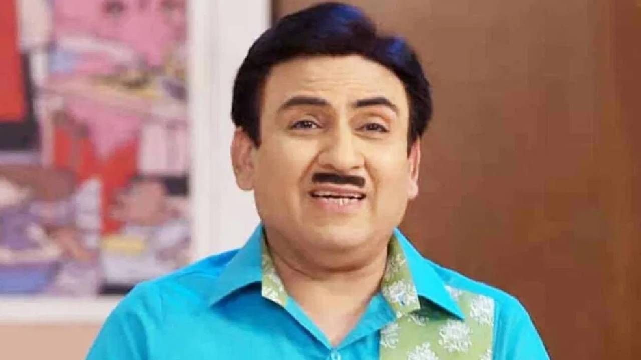 दिलीप जोशी - दिलीप जोशी पहिल्या भागापासून तारक मेहता का उल्टा चष्मा शोमध्ये आहेत. या मालिकेत ते जेठालाल गाडा या इलेक्ट्रॉनिक्स शोरूमच्या मालकाची मुख्य भूमिका साकारतात.जेठालालप्रमाणेच दिलीप जोशीही खऱ्या आयुष्यात खूप श्रीमंत आहेत. 47 कोटी रुपयांच्या संपत्तीसह ते या शोमधील दुसऱ्या क्रमांकाचे सर्वात श्रीमंत कलाकार आहेत असे म्हटले जाते.