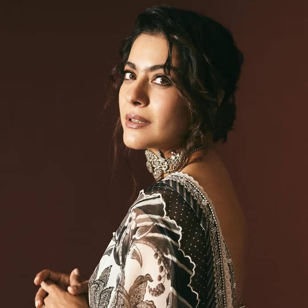 काजोलने सांगितलं की, कमलच्या कानाखाली मारण्याऐवजी मी त्याला जरासा स्पर्श करायची आणि मागे फिरायची. काजोल, चित्रपटाचे डायरेक्टर राहुल रवैल यांच्यावर वैतागलेली. तोच राग तिने सीनमध्ये काढला. डायरेक्टर काजोलला म्हणाला की, "मला वाटतं, तुला त्याच्या कानाखाली मारायची आहे. मला वाटतं तू त्याला शिक्षा देत आहेस. म्हणून सारखे-सारखे टेक घेत आहेस, तुला हे हवं आहे" 