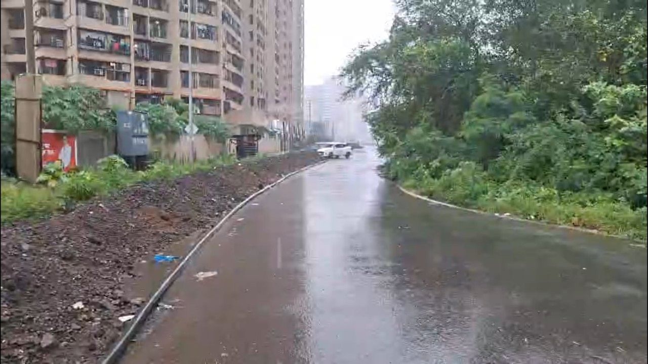 या अर्धवट कामामुळे रोनक सिटी परिसरातील रिंग रोडवर नेहमीच वाहतूककोंडी होते. विशेषतः सकाळी आणि संध्याकाळी शाळा, कॉलेजला जाणारे विद्यार्थी आणि नोकरदार वर्गाला याचा मोठा फटका बसत आहे. खड्डे आणि चिखलामुळे प्रवासाला अधिक वेळ लागतो. तसेच वाहनचालकांना सतत अपघाताची भीती असते.