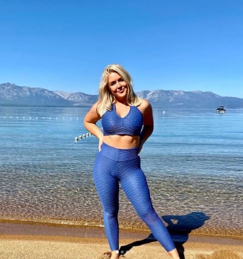 डोनाल्ड ट्रम्प यांनी या 28 वर्षीय तरुण महिलेची एकदा प्रशंसा केली होती. ती एक स्टार आहे. आतापर्यंत कधीच अमेरिकेला अशी माध्यम सचिव मिळालेली नसेल. तिचा चेहरा, तिची बुद्धी फारच चांगली आहे. ती बोलते तेव्हा तिचे ओठ एखाद्या मशीनगनप्राणे वाटतात, असे कौतुक एकदा ट्रम्प यांनी केले होते. 