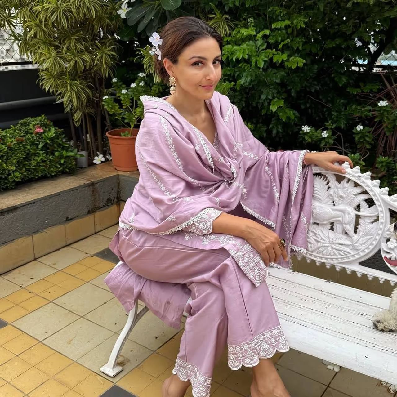 Hauterfly ला दिलेल्या एका लेटेस्ट इंटरव्यूमध्ये सोहाने सांगितलं की, तिची आई शर्मिला टागोर नेहमीच मोकळ्या विचारांची राहिली आहे. त्यांनी मुलांच्या निर्णयात कधी हस्तक्षेप केला नाही. 