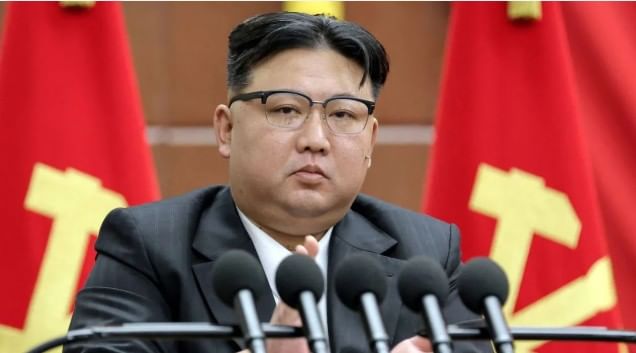 भविष्यात अशा प्रकारच्या क्षेपणास्त्रांचे मोठ्या प्रमाणात उत्पादन व्हावे, यासाठी किम जोंग उन प्रयत्नशील आहेत. चीनला जाण्याआधी याच कारखान्याला त्यांनी भेट दिली आहे. याबाबतचे वृत्त उत्तर कोरियाची अधिकृत वृत्तसंस्था कोरियन सेंट्रल न्यूज एजन्सीने दिले आहे. किम जोंग उन यांनी रशिया-युक्रेन युद्धात रशियाची बाजू घेतलेली आहे.