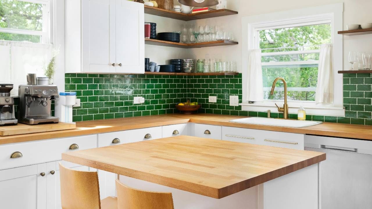 स्वयंपाकघरातून 'या' गोष्टी ताबडतोब काढून टाका, अन्यथा वाढू शकतात समस्या स्वयंपाकघरातून 'या' गोष्टी ताबडतोब काढून टाका, अन्यथा वाढू शकतात समस्या