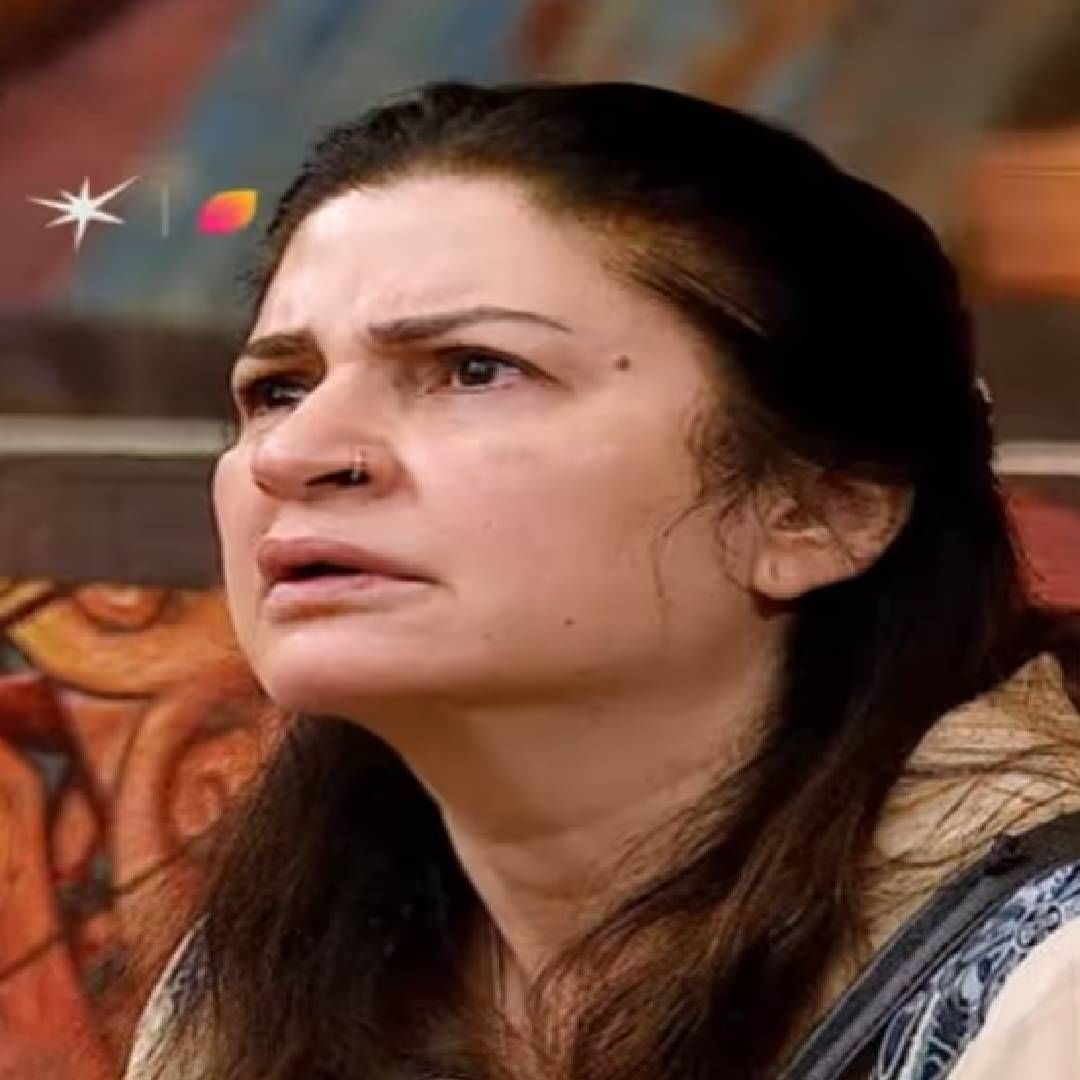 कुनिका तिला बोलते पॉटी माउथ. सिनिअर अभिनेत्री विषयी फरहानाची भाषा ऐकून युजर्स तिला ट्रोल करतायत. 