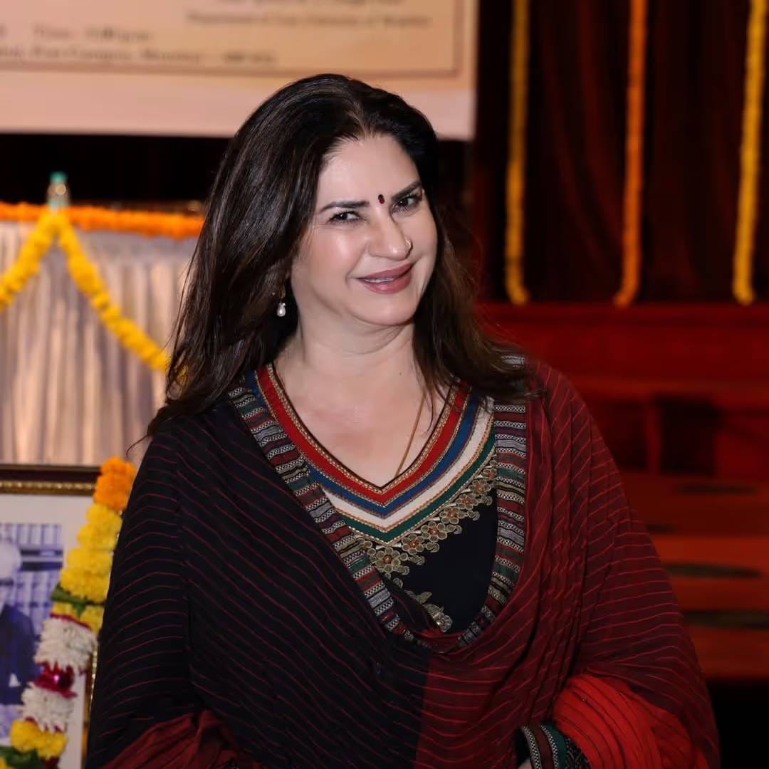 जेव्हा मी फिल्म इंडस्ट्रीत आलेली. त्यावेळी अशा गोष्टींकडे वाईट गोष्ट म्हणून पाहिलेलं. लोकांच म्हणणं होतं की, चांगल्या घरातल्या मुली फिल्म इंडस्ट्रीत जात नाहीत असं कुनिका म्हणाली. 