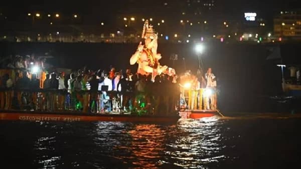 Lalbaugcha Raja 2025 : कर्मही 5G नेटवर्कवर..; लालबागचा राजा मंडळाला मराठी अभिनेत्रीच्या पतीचा सणसणीत टोला